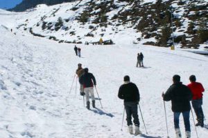 skiing in Auli