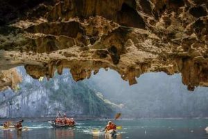 kayak in bat cave Vietnam